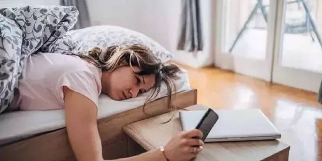 Sabah ilk işiniz telefona bakmak mı? Uzmanlar uyarıyor: Tehlike ekranınızda… 3